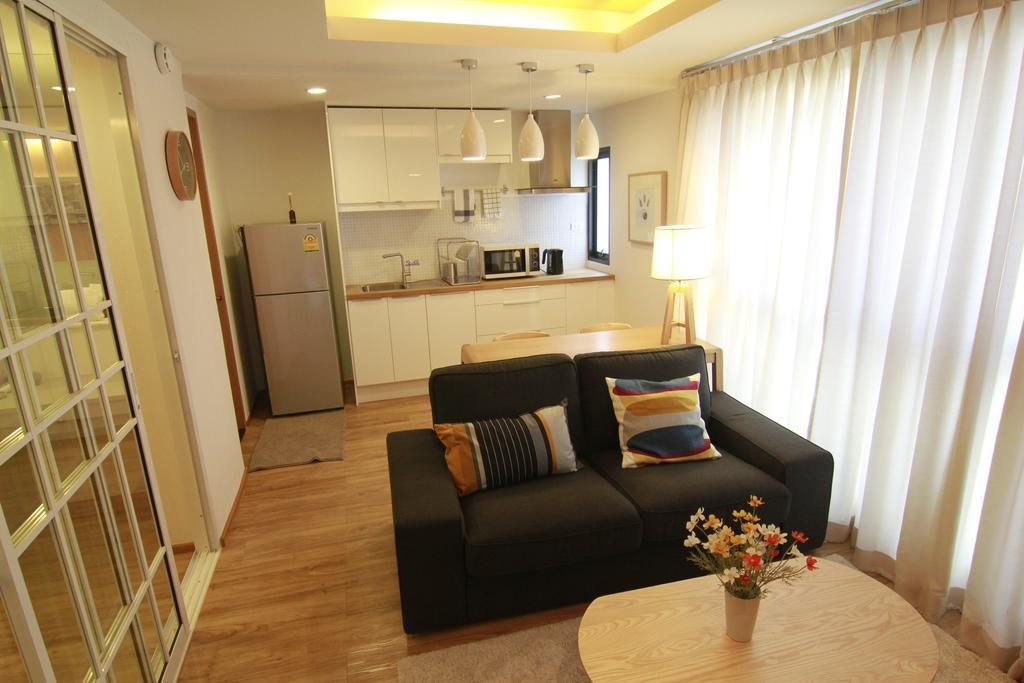 S Bloc Saladaeng Bed & Breakfast Bangkok Ngoại thất bức ảnh