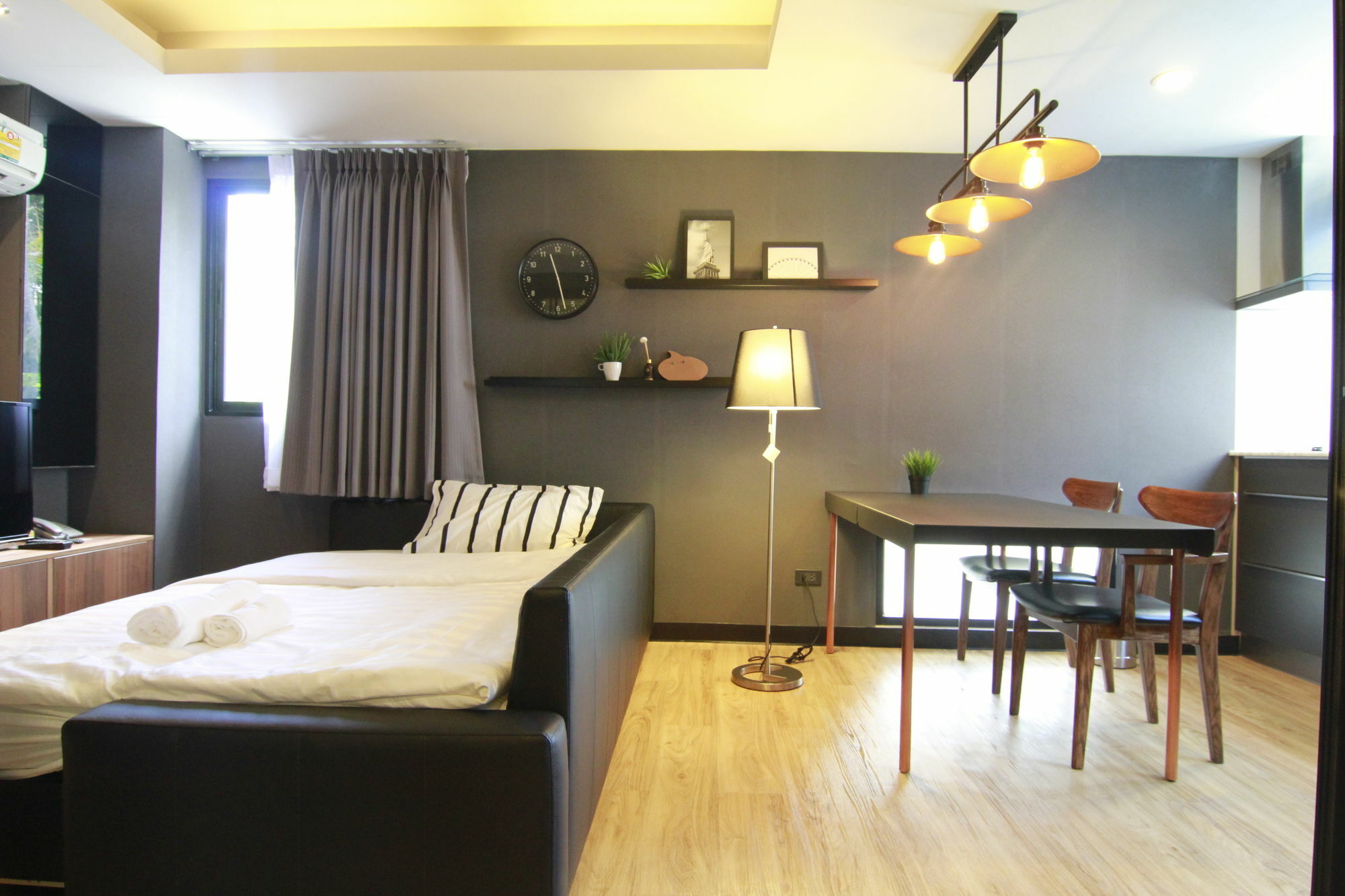 S Bloc Saladaeng Bed & Breakfast Bangkok Ngoại thất bức ảnh
