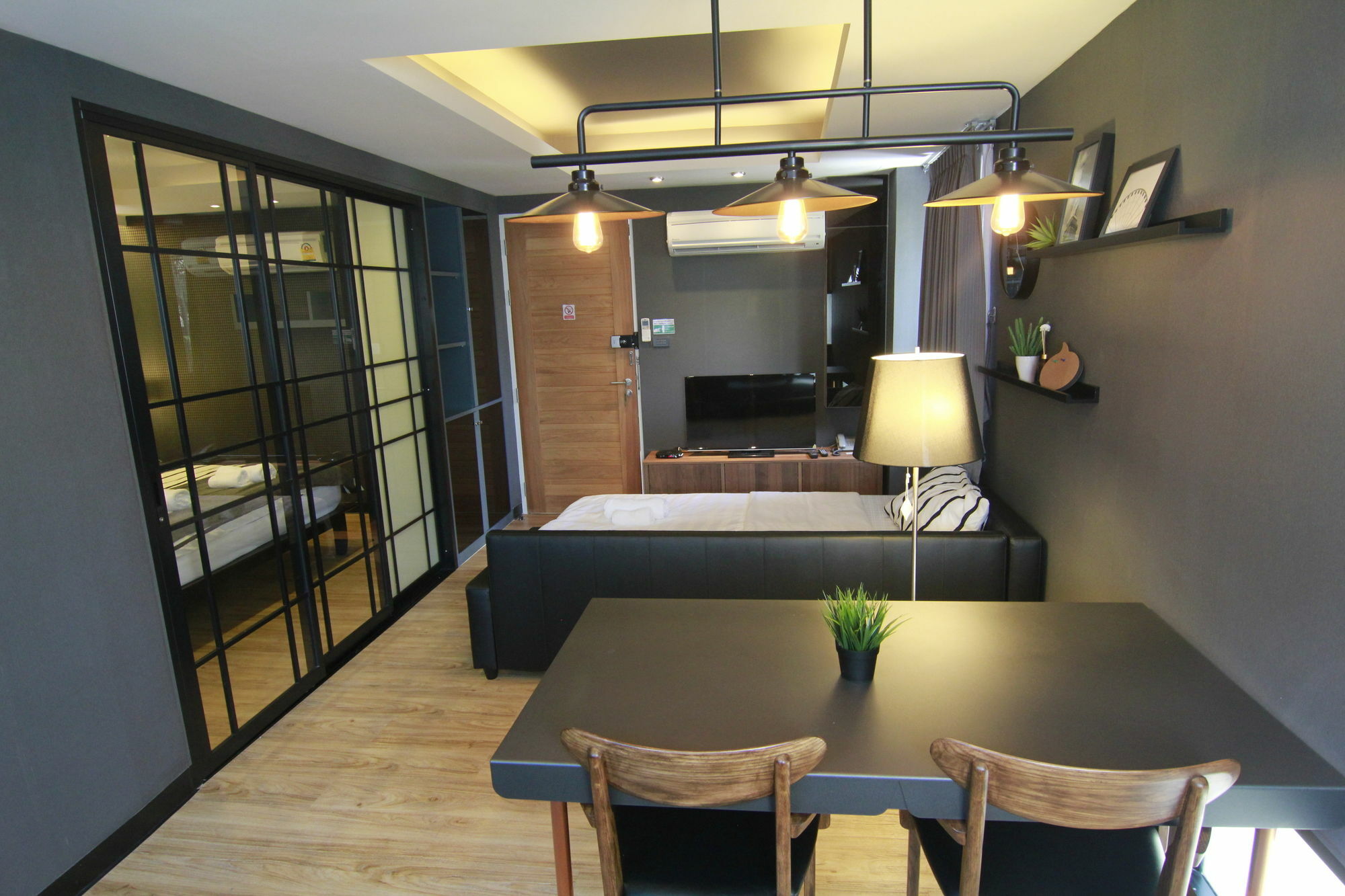 S Bloc Saladaeng Bed & Breakfast Bangkok Ngoại thất bức ảnh