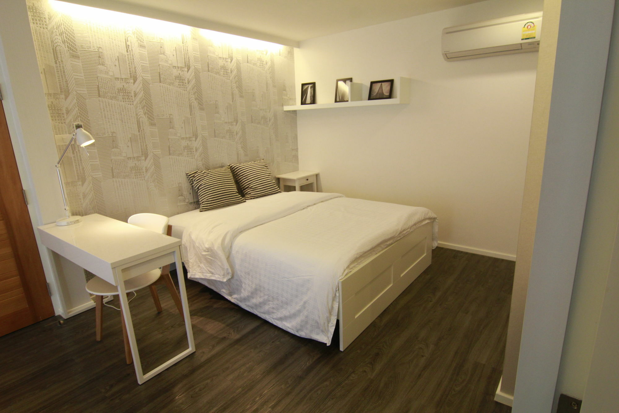 S Bloc Saladaeng Bed & Breakfast Bangkok Ngoại thất bức ảnh