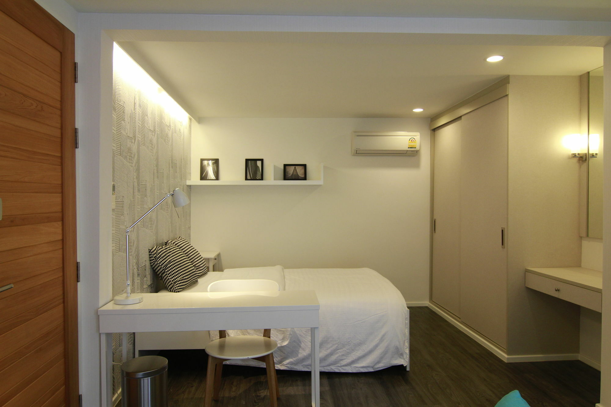 S Bloc Saladaeng Bed & Breakfast Bangkok Ngoại thất bức ảnh