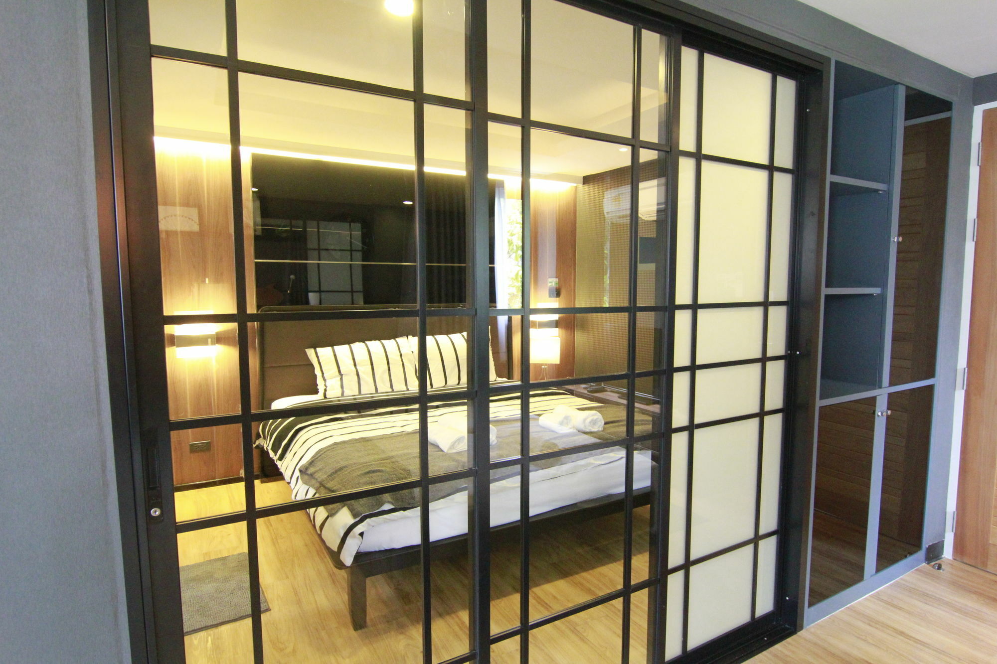 S Bloc Saladaeng Bed & Breakfast Bangkok Ngoại thất bức ảnh