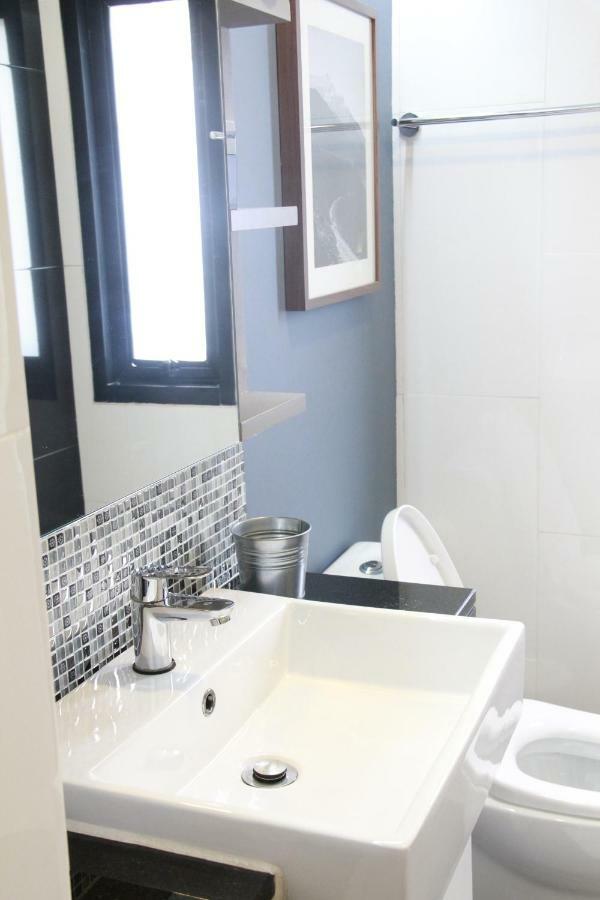 S Bloc Saladaeng Bed & Breakfast Bangkok Ngoại thất bức ảnh